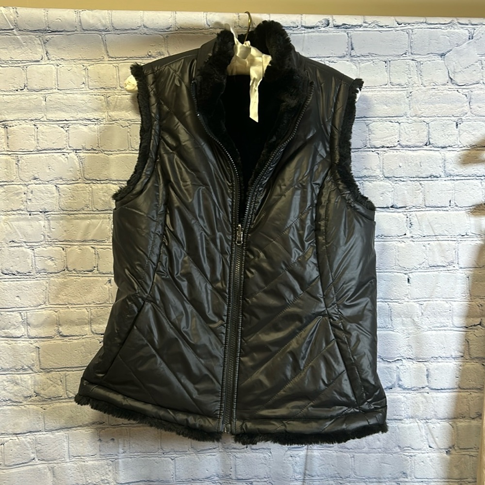 Nicole Miller  NWOT Size Medium Reversible Vest, One Side, Fuzzy Fur